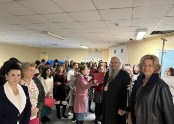 Εορταστική επίσκεψη στο ΠΓΝΛ πραγματοποίησε ο Μητρ. Λαρίσης συνοδευόμενος από τις “Χαρούμενες Αγωνίστριες”