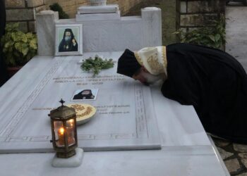 Φθιώτιδος Συμεών: «Η μνήμη των προκατόχων μας είναι μια διαρκής βίωση του μυστηρίου της Αγίας Πεντηκοστής»