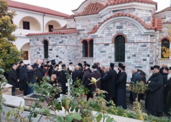 Η Εξόδιος Ακολουθία της μητέρας του Μητρ. Δράμας κυρού Παύλου