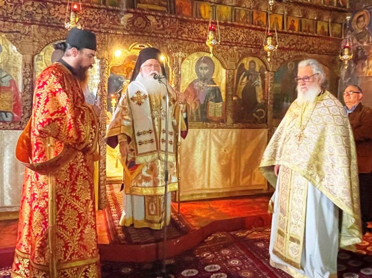 Στο Καστρί Αγιάς λειτούργησε ο Μητροπολίτης Δημητριάδος  Ιγνάτιος  – Μνημόσυνο του Νικολάου Κολοβού