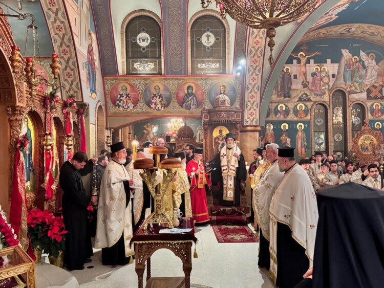 Ο Μητροπολίτης Φωκίδος με τον Πρωτοσύγκελλό του στο Σικάγο