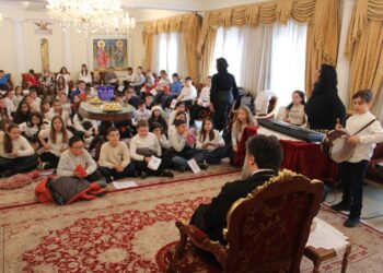 Καλανδιστές των Χριστουγέννων  «πλημμυρίζουν» το Επισκοπείο Σερρών