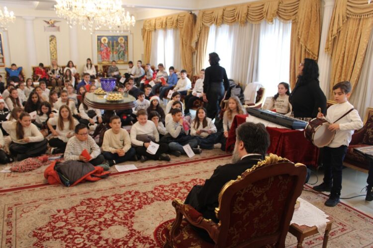 Καλανδιστές των Χριστουγέννων  «πλημμυρίζουν» το Επισκοπείο Σερρών