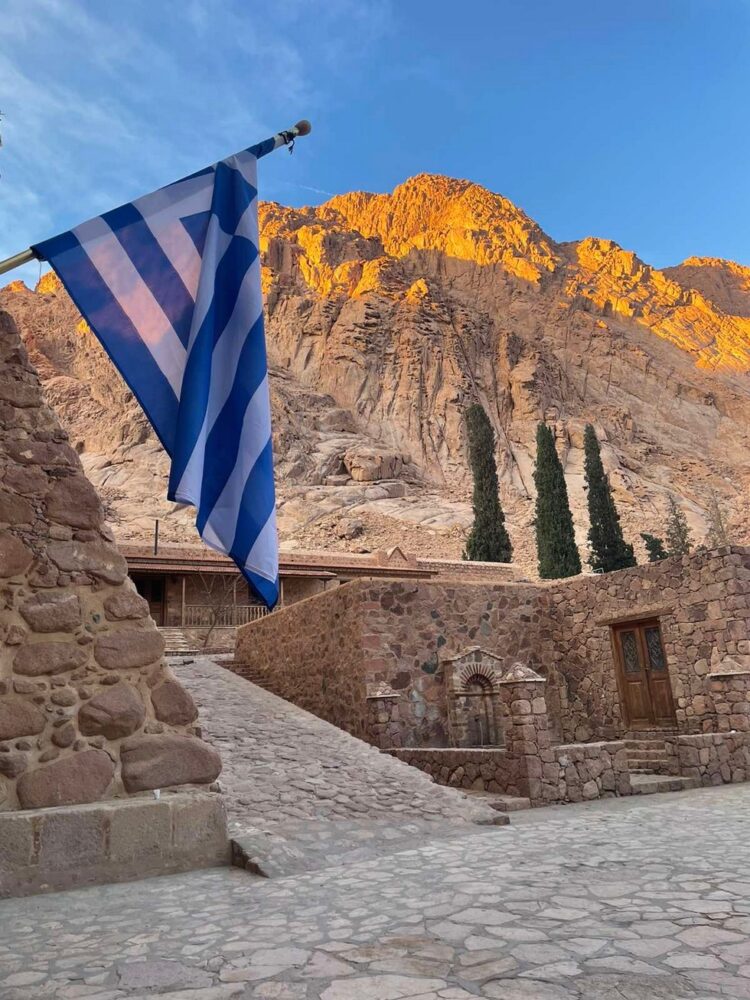 Με βυζαντινή λαμπρότητα γιορτάστηκε στην παλαίφατη Μονή του Αγίου και Θεοβάδιστου όρους Σινά η μνήμη της Αγίας Αικατερίνης