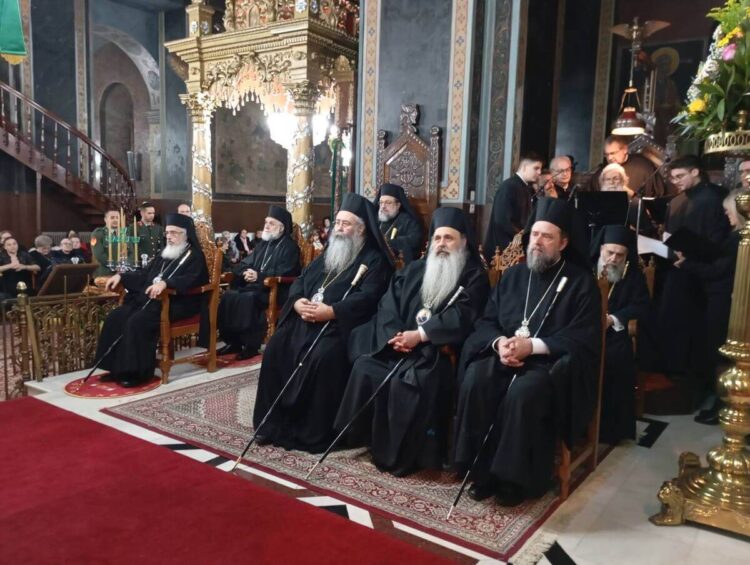 Δεκαέξι Αρχιερείς στον Εσπερινό των ονομαστηρίων του Μητροπολίτου  Θεσσαλιώτιδος