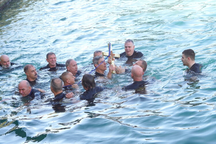 Τα Άγια Θεοφάνεια και ο Αγιασμός των Υδάτων στο Πρώτο Λιμάνι της Χώρας