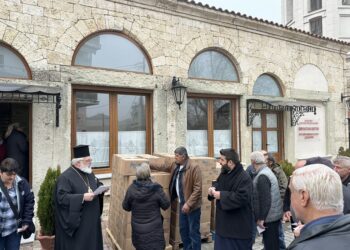 Στηρίζοντας τους ακρίτες