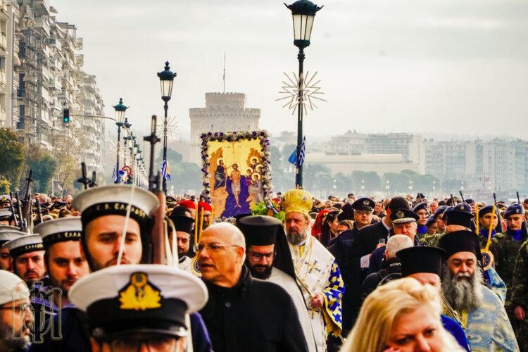 ΕΟΡΤΑΣΘΗΚΑΝ ΜΕ ΛΑΜΠΡΟΤΗΤΑ ΤΑ ΘΕΟΦΑΝΕΙΑ ΣΤΗ ΘΕΣΣΑΛΟΝΙΚΗ