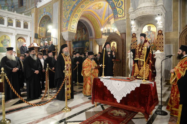 Πατρῶν Χρυσόστομος: «Οὐδεμίαν σχέση ἒχει ὁ Μέγας Βασίλειος μέ τόν ἐμπορικό καί τροφαντό  «Ἂη Βασίλη»