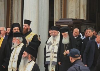 Αναχώρησε από τη Μητρόπολη το σκήνωμα του Αρχιεπισκόπου Αλβανίας – Την Πέμπτη στα Τίρανα η κηδεία