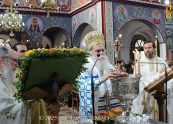 Παραμονή Θεοφανείων και καθαγιασμός Αντιμηνσίων στην Άρτα