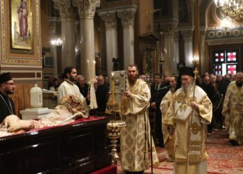 Θεία Λειτουργία ενώπιον του σκηνώματος του μακαριστού Aρχιεπισκόπου Αλβανίας