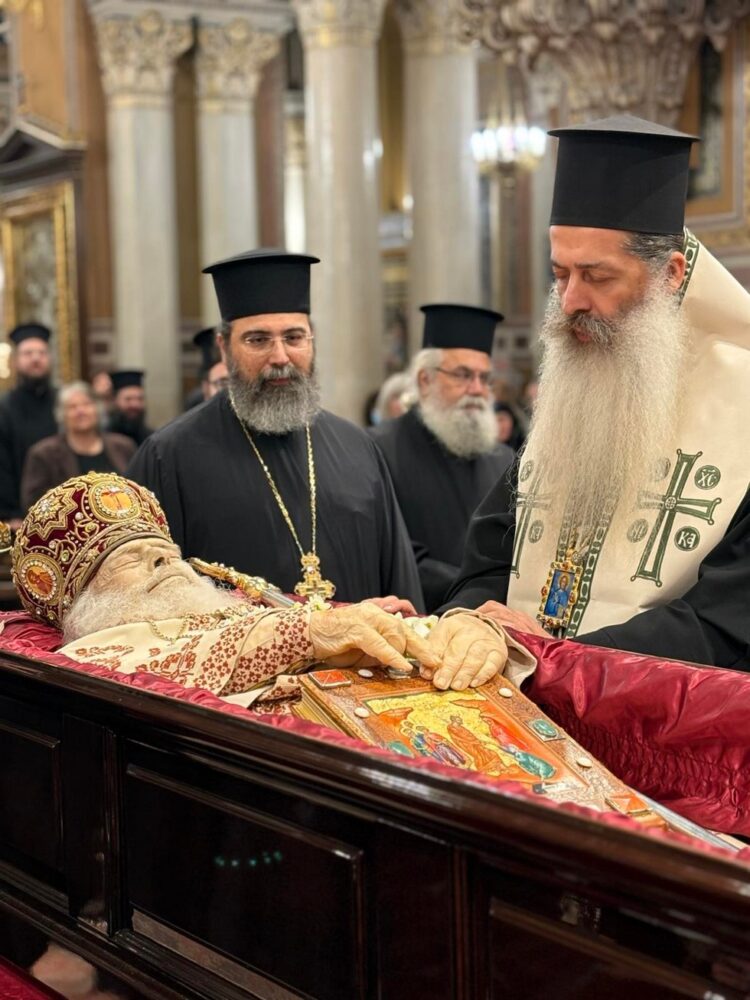 Από τις βουνοκορφές του Παρνασσού με ευγνωμοσύνη η Φθιώτιδα κλίνει γόνυ στον Αρχιεπίσκοπο Αναστάσιο