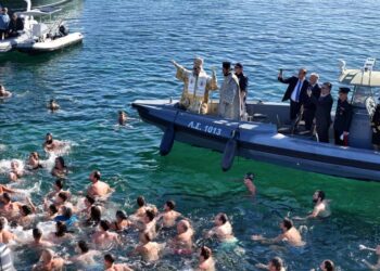 Ἡ ἑορτή τῶν Θεοφανείων  καί ὁ καθαγιασμός τῶν ὑδάτων  στήν Γλυφάδα