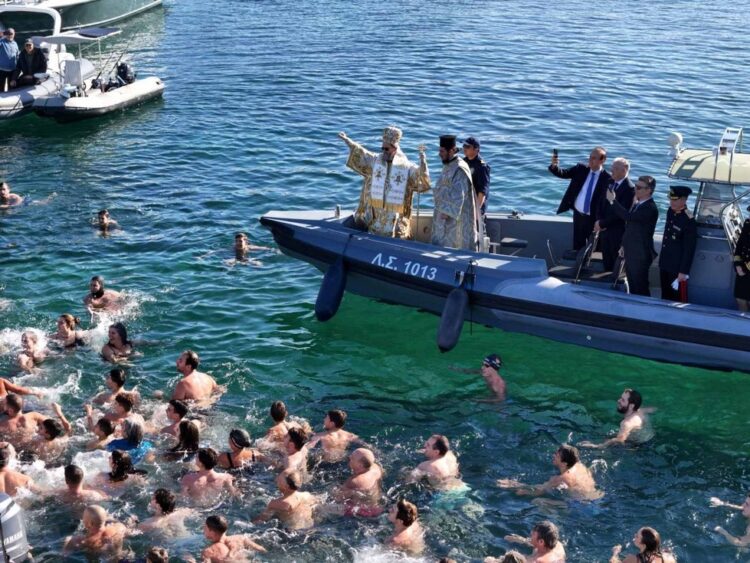Ἡ ἑορτή τῶν Θεοφανείων  καί ὁ καθαγιασμός τῶν ὑδάτων  στήν Γλυφάδα