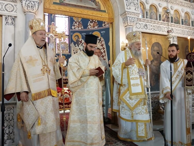Χειροτονία Διακόνου από τον Μητροπολίτη Παροναξίας Καλλίνικο