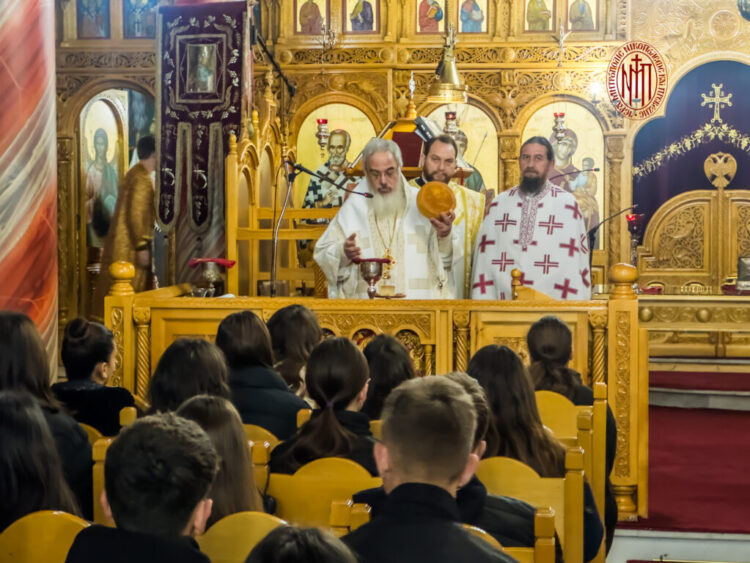 ΤΕΛΕΣΗ ΥΠΟΔΕΙΓΜΑΤΙΚΗΣ ΘΕΙΑΣ ΛΕΙΤΟΥΡΓΙΑΣ ΓΙΑ ΤΟΥΣ ΜΑΘΗΤΕΣ ΤΟΥ ΓΥΜΝΑΣΙΟΥ ΝΕΟΧΩΡΙΟΥ ΑΡΤΗΣ