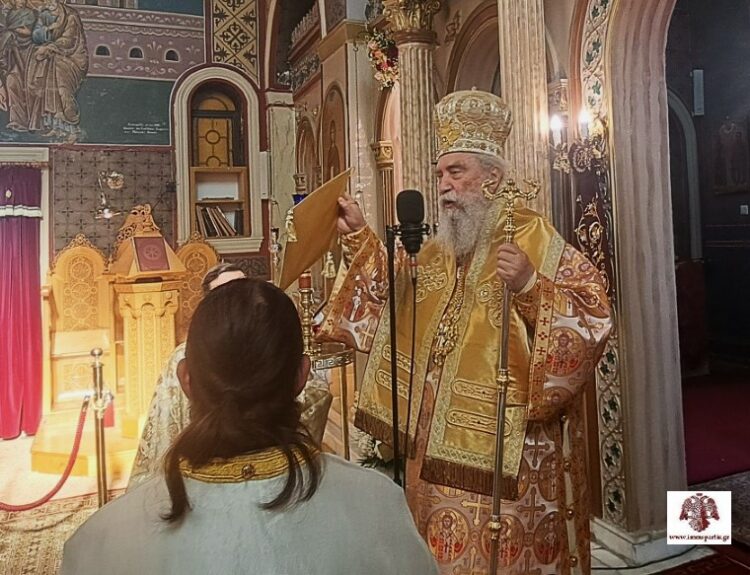 Χειροθεσία Οικονόμου από τον Μητροπολίτη Σπάρτης