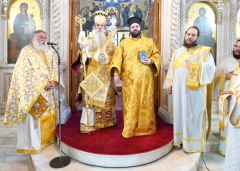 Χειροτονία Διακόνου από τον Μητροπολίτη Πειραιώς