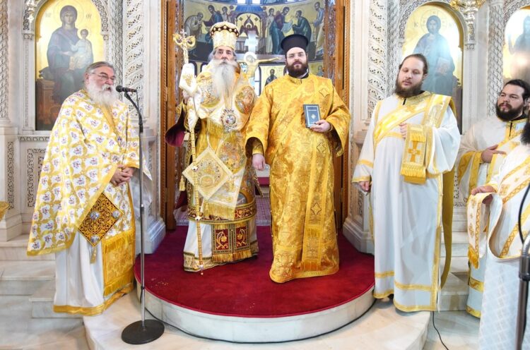 Χειροτονία Διακόνου από τον Μητροπολίτη Πειραιώς