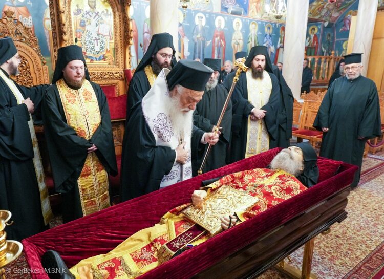 Άφιξη του σκηνώματος  του μακαριστού Ηγουμένου της Ιεράς Μονής Παναγίας Δοβρά