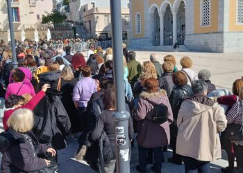 Εκατοντάδες πιστών συρρέουν στην Καλαμάτα για την Παναγία Υπαπαντή