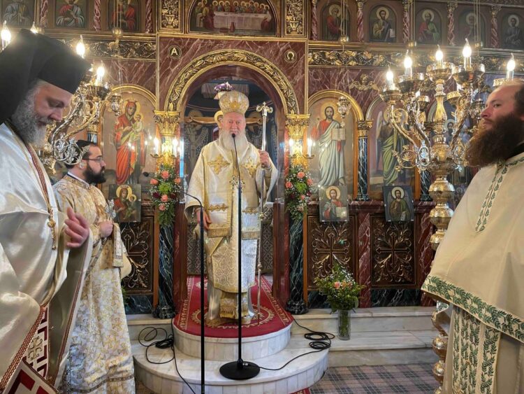 Ο ΜΗΤΡΟΠΟΛΙΤΗΣ ΧΑΛΚΙΔΟΣ ΣΤΗ ΜΙΚΡΗ ΑΛΛΑ ΖΩΝΤΑΝΗ ΕΝΟΡΙΑ ΤΟΥ ΣΠΑΘΑΡΙΟΥ