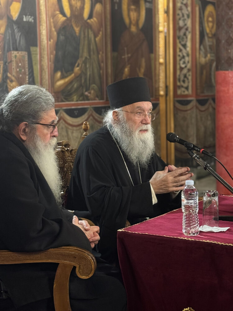 Γέμισε ασφυκτικά ο ναός του Αγίου Χαραλάμπους Πολυγώνου (Πέδιον Άρεως)