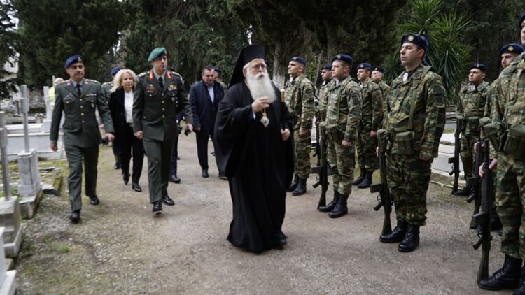Ετήσια Επιμνημόσυνη Δέηση για τους Πεσόντες Ήρωες από τον Μητροπολίτη Δημητριάδος