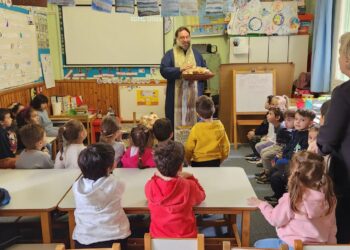 Δεν ξεχνάμε αγίους και ήρωες, τιμώντας και τις μητέρες