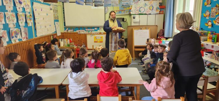 Δεν ξεχνάμε αγίους και ήρωες, τιμώντας και τις μητέρες