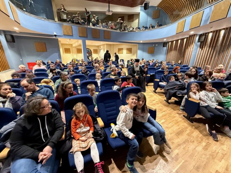 Ιδανική πρεμιέρα για το θέατρο Σκιών στα «Φώτια 2025» της Ιεράς Μητροπόλεως Κίτρους