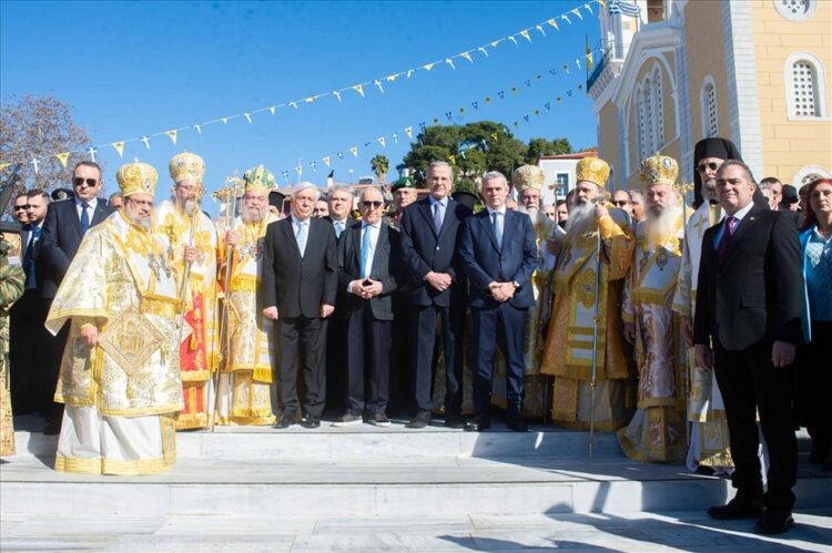 Λαοθάλασσα πιστών στον εορτασμό της «Παναγίας Υπαπαντής» στην Καλαμάτα