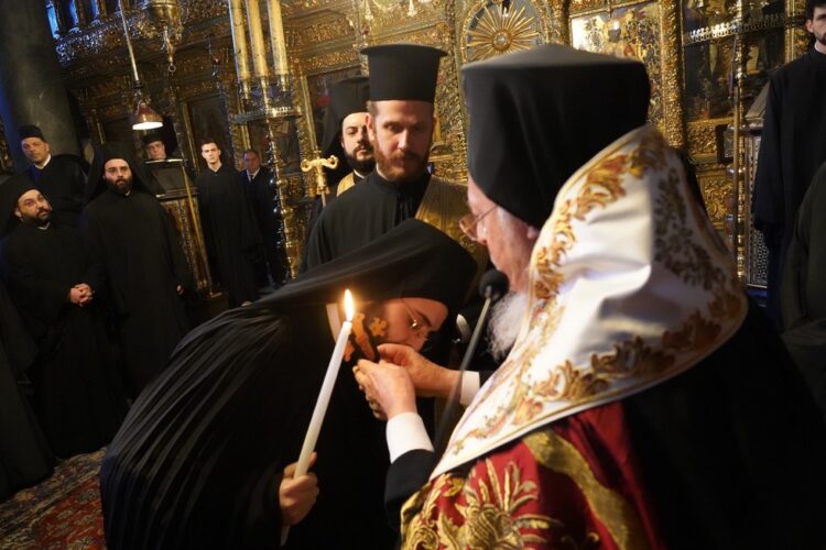 Ο Αρχιεπίσκοπος Αναστάσιος, ενταφιασμένος πλέον σε ειδική κρύπτη κάτω από τον Ναό της Αναστάσεως, έγινε ο ίδιος η ασάλευτη πέτρα της Εκκλησίας της Αλβανίας