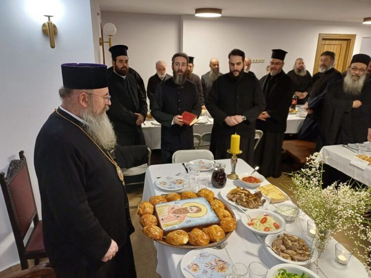 Ευλογία Βασιλόπιτας του 2025 για τους Ιερείς της Ιεράς Μητροπόλεως Περιστερίου