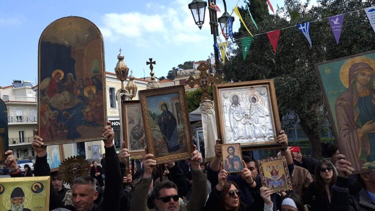 ΜΕ ΛΑΜΠΡΟΤΗΤΑ Η ΚΥΡΙΑΚΗ ΤΗΣ ΟΡΘΟΔΟΞΙΑΣ ΣΤΟ ΚΑΡΛΟΒΑΣΙ