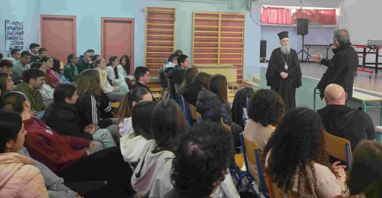 Μητροπολίτης Ναυπάκτου: Ἐπίσκεψη καί συζήτηση μέ μαθητές Α΄ Λυκείου Ναυπάκτου