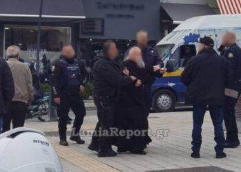 Στην Ψυχιατρική του Πανεπιστημιακού Νοσοκομείου Λάρισας ο Αρχιμανδρίτης που έβρισε και χτυπούσε αστυνομικούς στην Λαμία