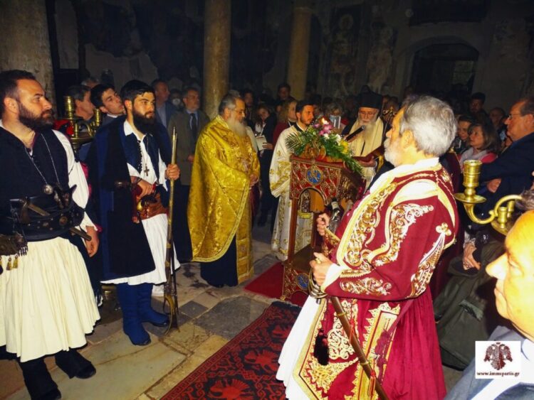 Πλήθος πιστών στους Δ΄ Χαιρετισμούς στον βυζαντινό Μυστρά