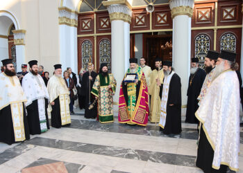 Ο Πειραιάς υποδέχτηκε το ιερό λείψανο του Οσίου Εφραίμ του Κατουνακιώτου