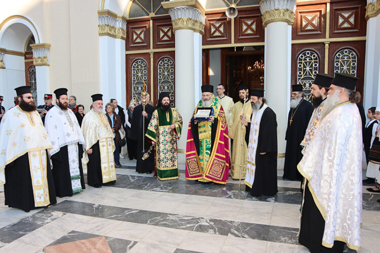 Ο Πειραιάς υποδέχτηκε το ιερό λείψανο του Οσίου Εφραίμ του Κατουνακιώτου