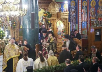 Ιωαννίνων Μάξιμος: «Οι Άγιοι μεταποιούνται και μεταμορφώνονται με τη δύναμη του Σταυρού»