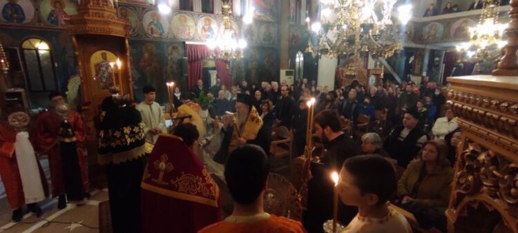 Η ΠΡΩΤΗ ΣΤΑΣΗ ΤΩΝ ΧΑΙΡΕΤΙΣΜΩΝ ΑΠΟ ΤΟΝ ΜΗΤΡΟΠΟΛΙΤΗ ΧΑΛΚΙΔΟΣ