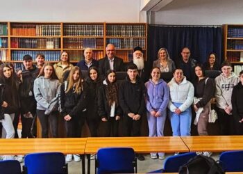 Επίσκεψη μαθητών του Γυμνασίου Σολέα στον Μητροπολίτη Δημητριάδος