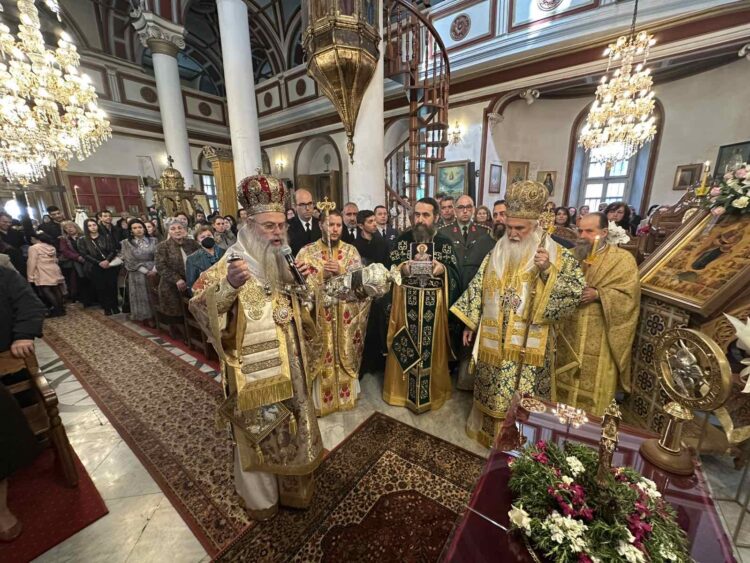 Η ΜΗΤΡΟΠΟΛΗ ΛΗΜΝΟΥ ΥΠΟΔΕΧΘΗΚΕ  ΤΟ ΤΙΜΙΟ ΞΥΛΟ ΤΟΥ ΣΤΑΥΡΟΥ