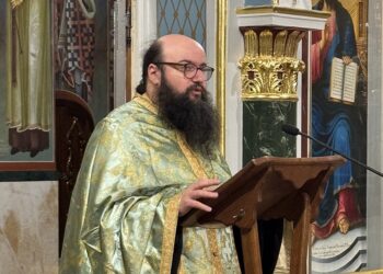 π. Νικόλαος Βουρλάκος: Εκείνη που ήταν άνθρωπος και Θεοτόκος, είναι η μόνη που μπορεί, σαν Μητέρα στοργική, να προστατεύσει τα παιδιά Της