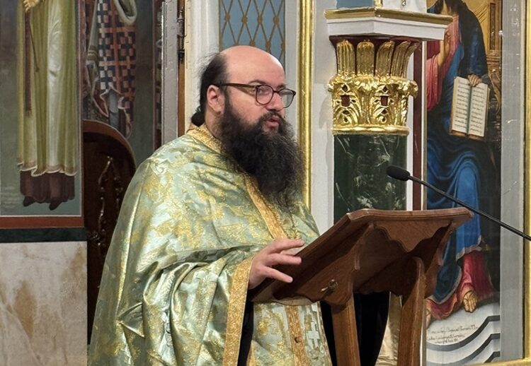 π. Νικόλαος Βουρλάκος: Εκείνη που ήταν άνθρωπος και Θεοτόκος, είναι η μόνη που μπορεί, σαν Μητέρα στοργική, να προστατεύσει τα παιδιά Της