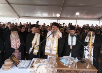 Τρισάγιο στον τόπο της τραγωδίας των Τεμπών τέλεσε ο Mητρ. Λαρίσης