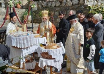 Η πανηγυρική Αρχιερατική Θεία Λειτουργία στην Ι.Μ. Ζωοδόχου Πηγής Καστρίου