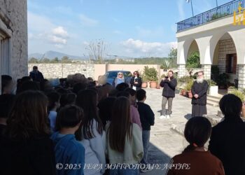 Τα Κάλαντα του Λαζάρου από μαθητές στον Μητροπολίτη Άρτης